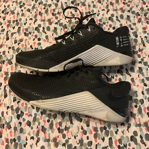 Nike women’s Metcon 5 excellent condition